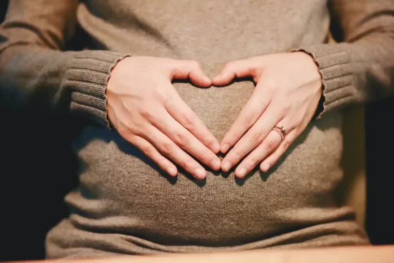 تفسير حلم الحمل بولد للمتزوجه وهي غير حامل